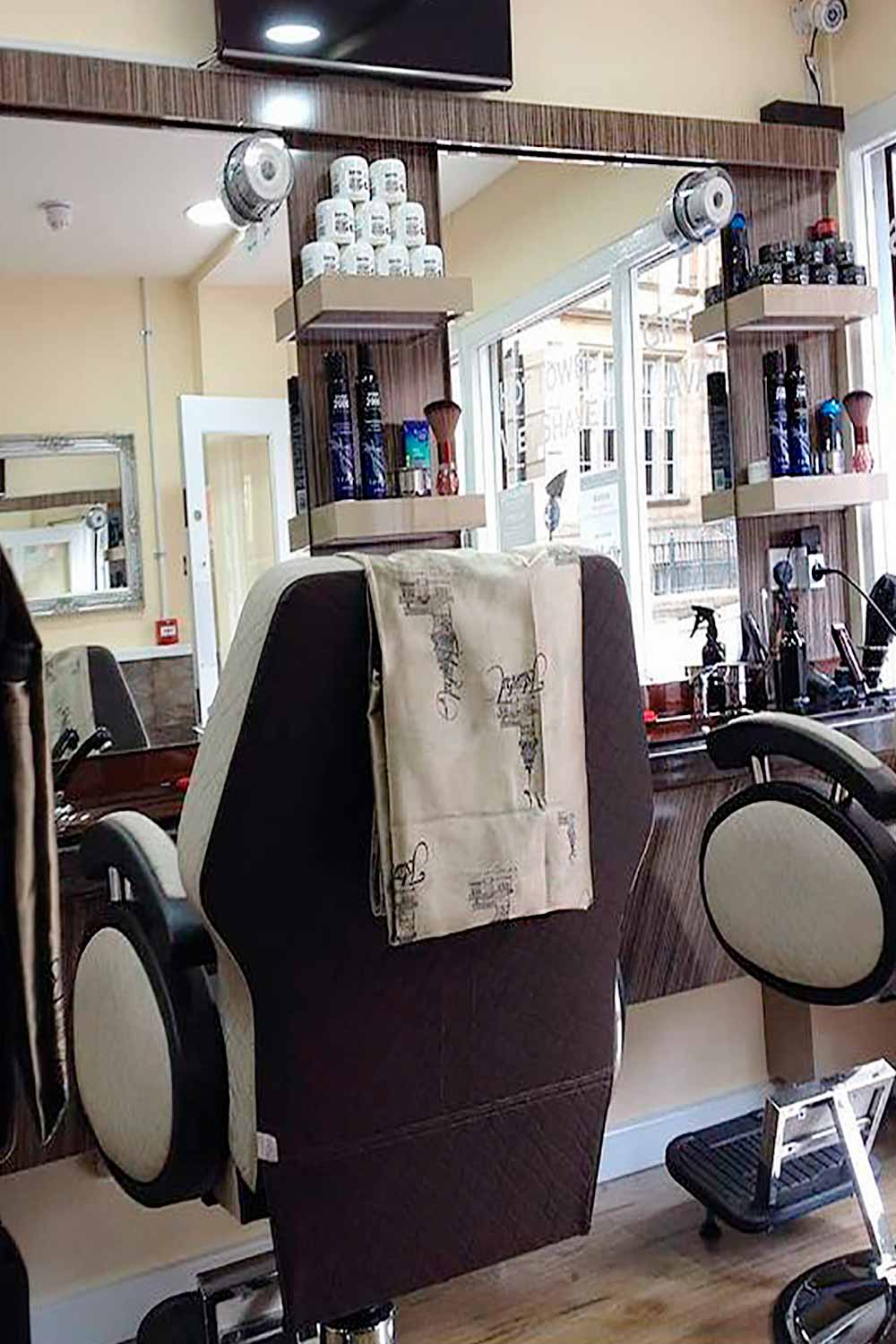 Leo's Barber 2
